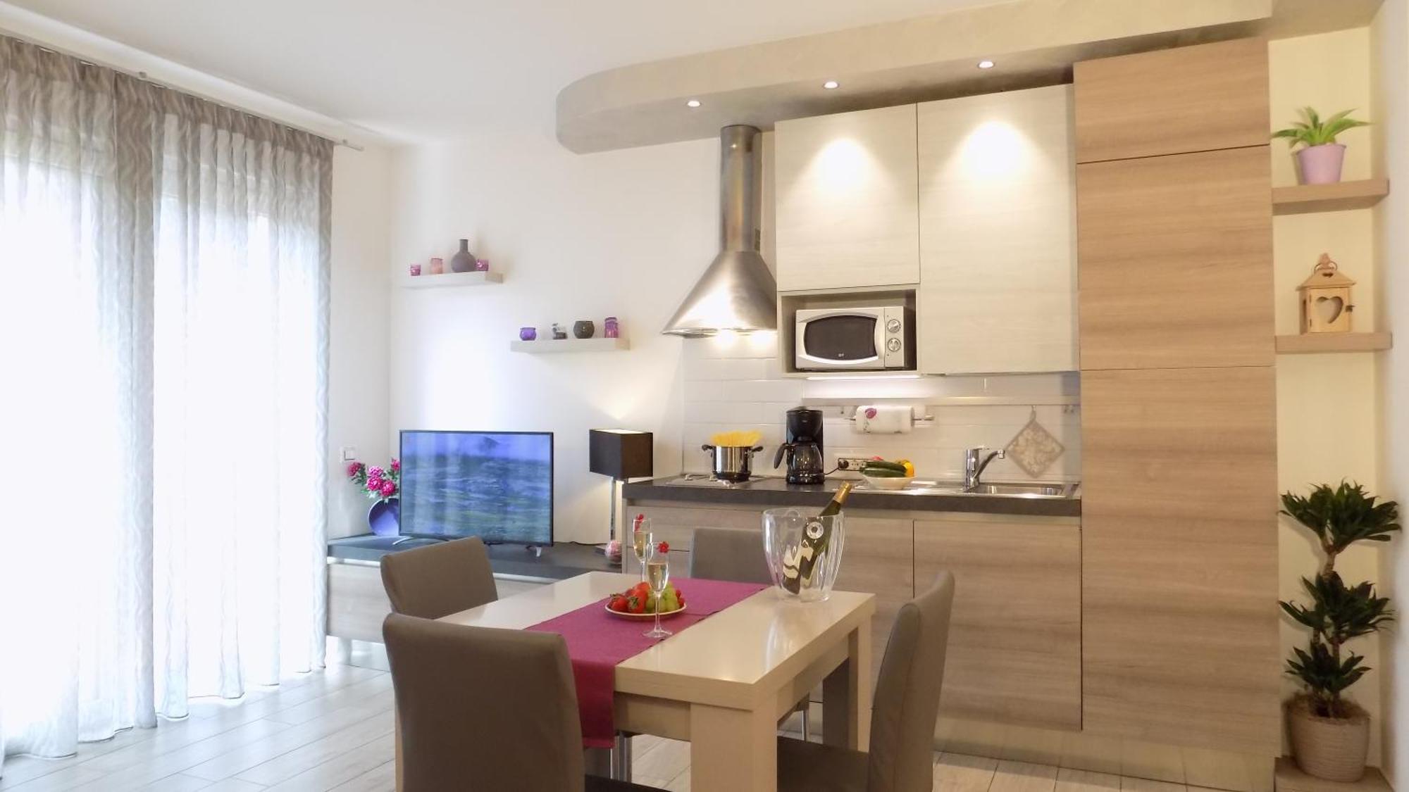 Millyholidays - Apartment Lilla - Center - Nearby Beach - Private Garden - Spa Pool Bardolino Exterior photo